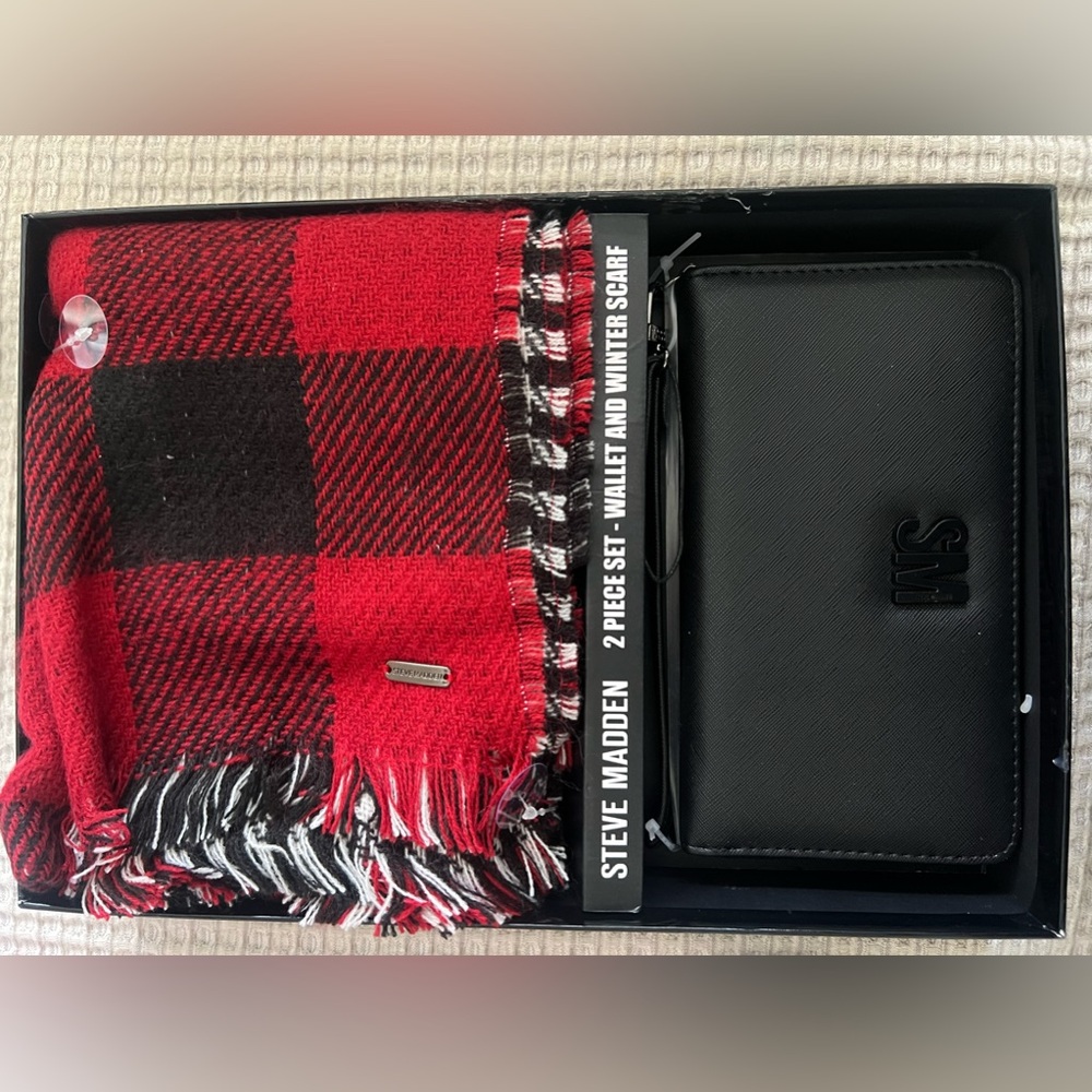 Steve Madden Scarf and crossbody wallet. New with box.